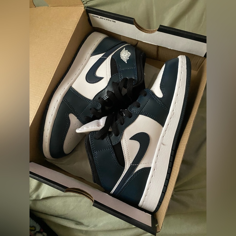 Air Jordan 1 Mid ‘Armory Navy’